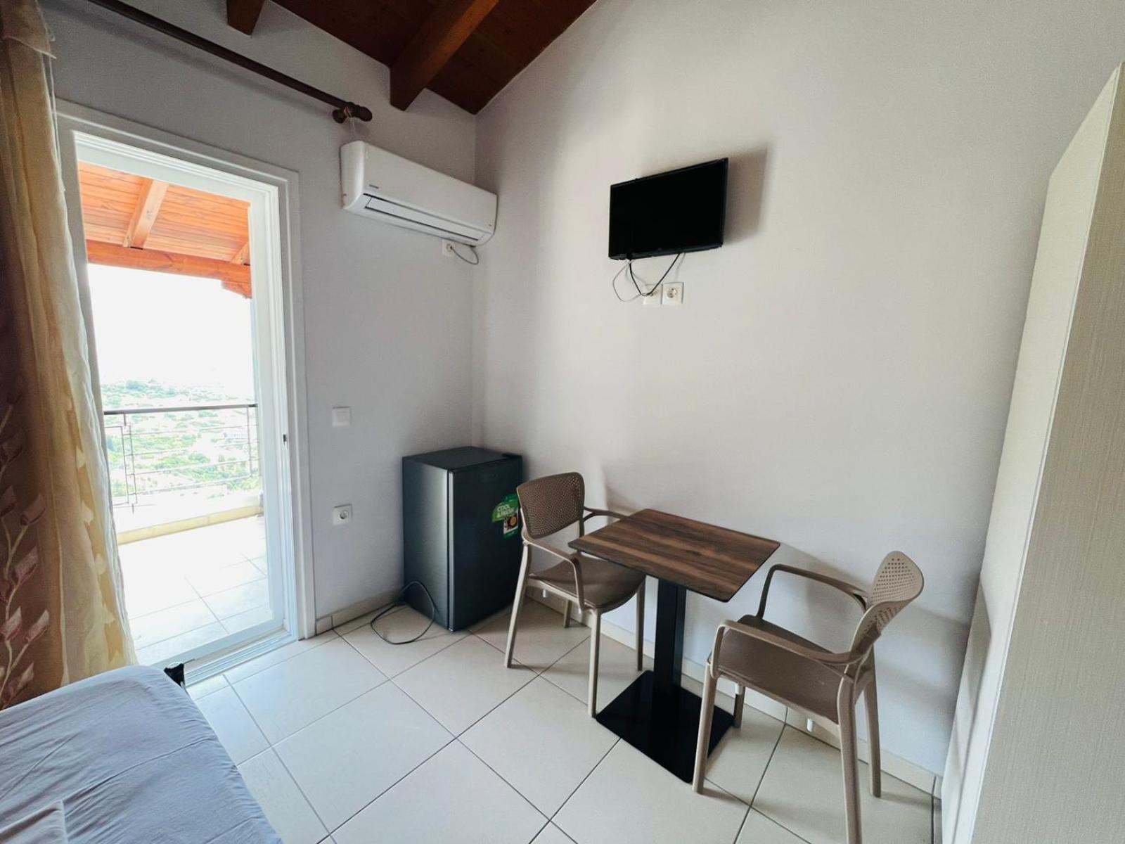 Apartments Aneta'S House ฮีมาเรอ ภายนอก รูปภาพ